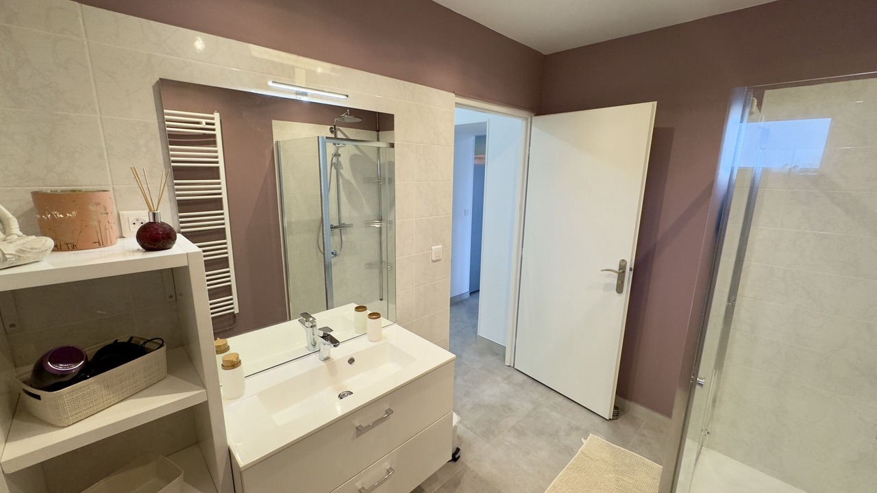 Photo of Bathroom in Epehy