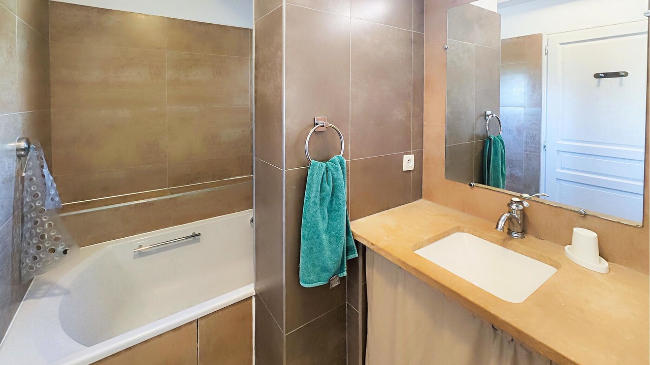 Photo of Bathroom in Jonquieres