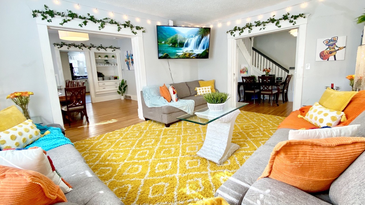 Photo of Livingroom in College Hill