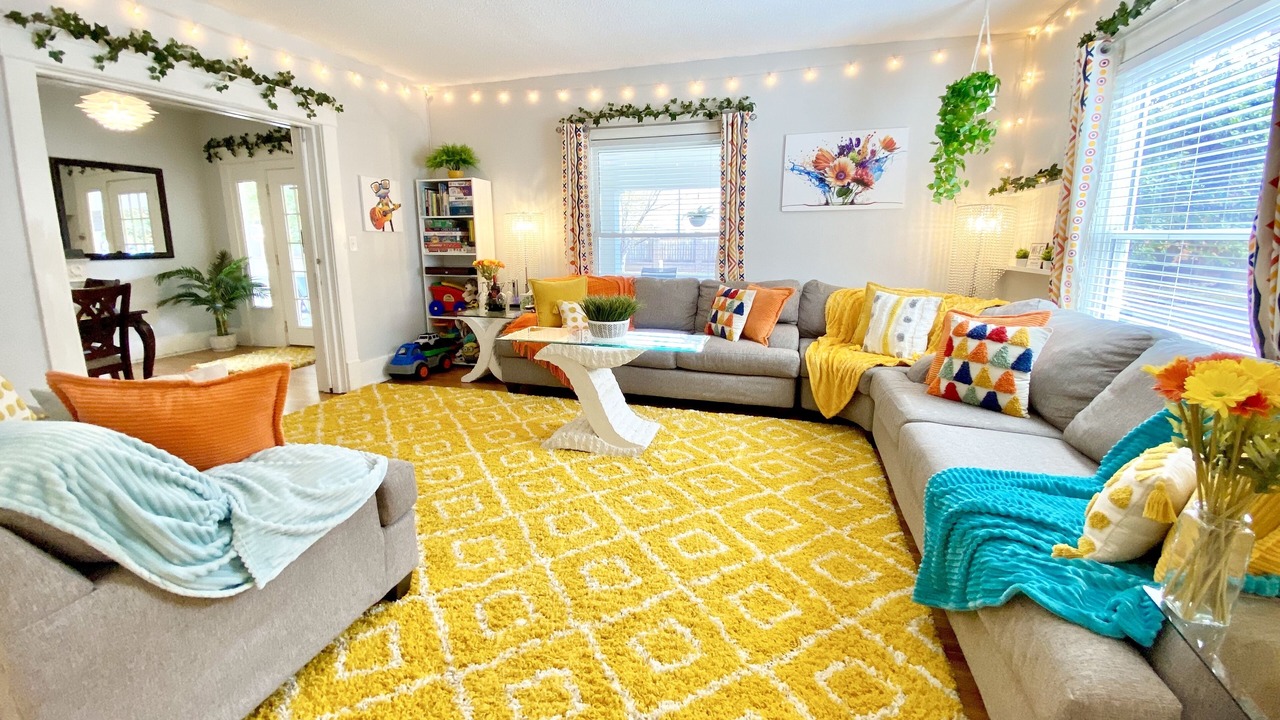 Photo of Livingroom in College Hill