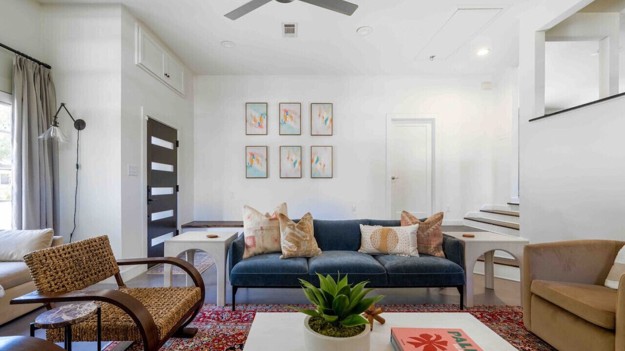 Photo of Livingroom in Greater South River City
