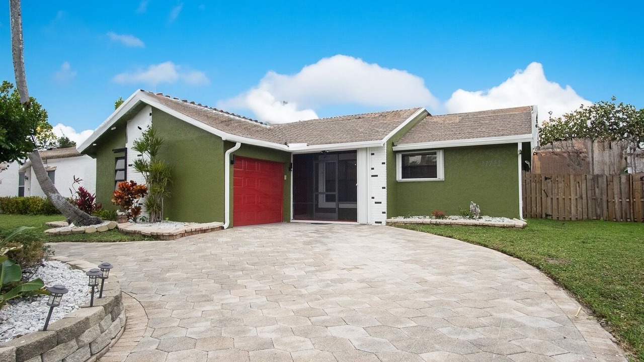 Photo of Outdoor in Sunrise