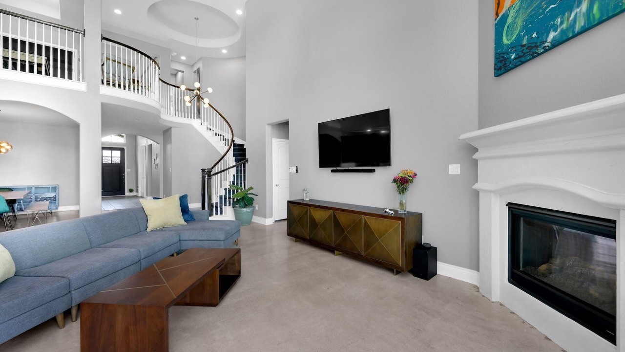 Photo of Livingroom in Shadow Glen