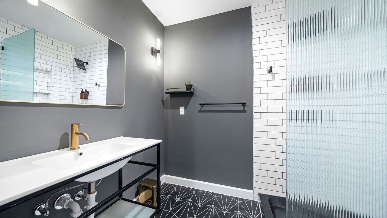 Photo of Bathroom in South Central Houston