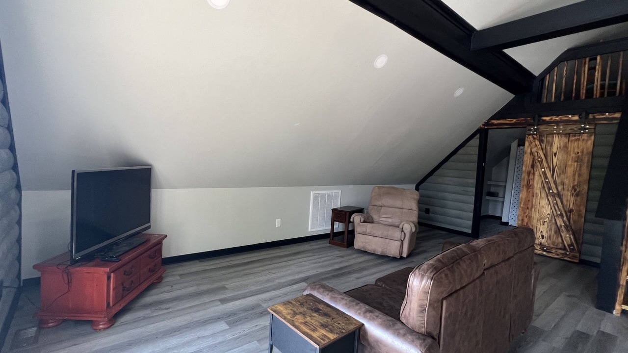 Photo of Livingroom in Madisonville