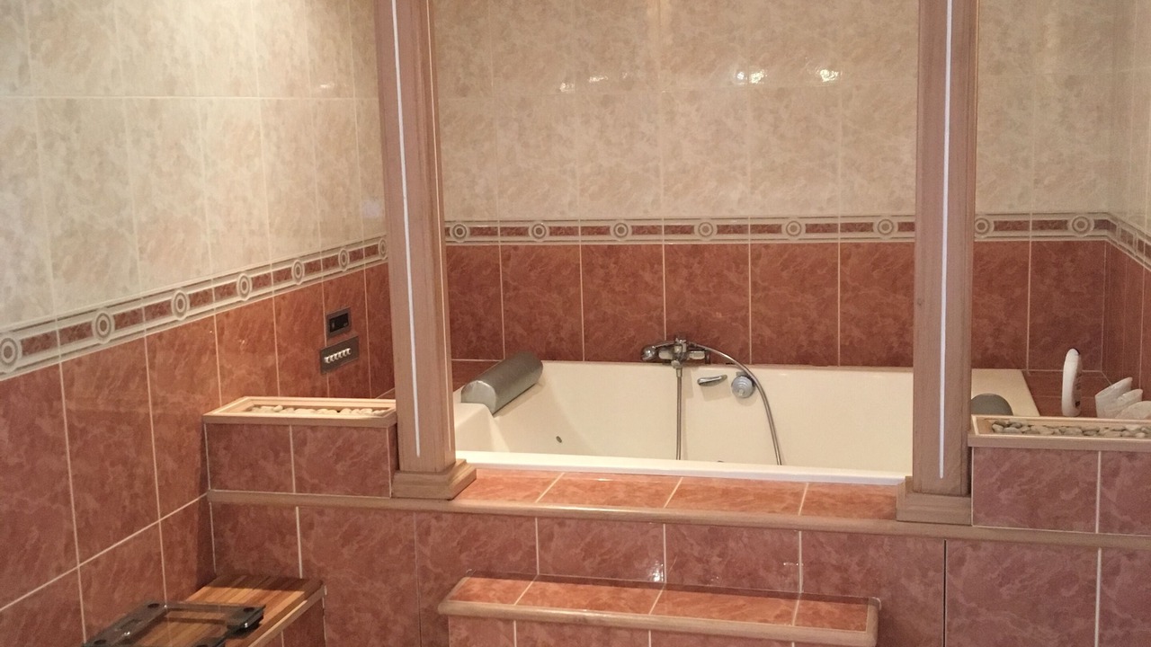 Photo of Bathroom in Yvre-le-Polin