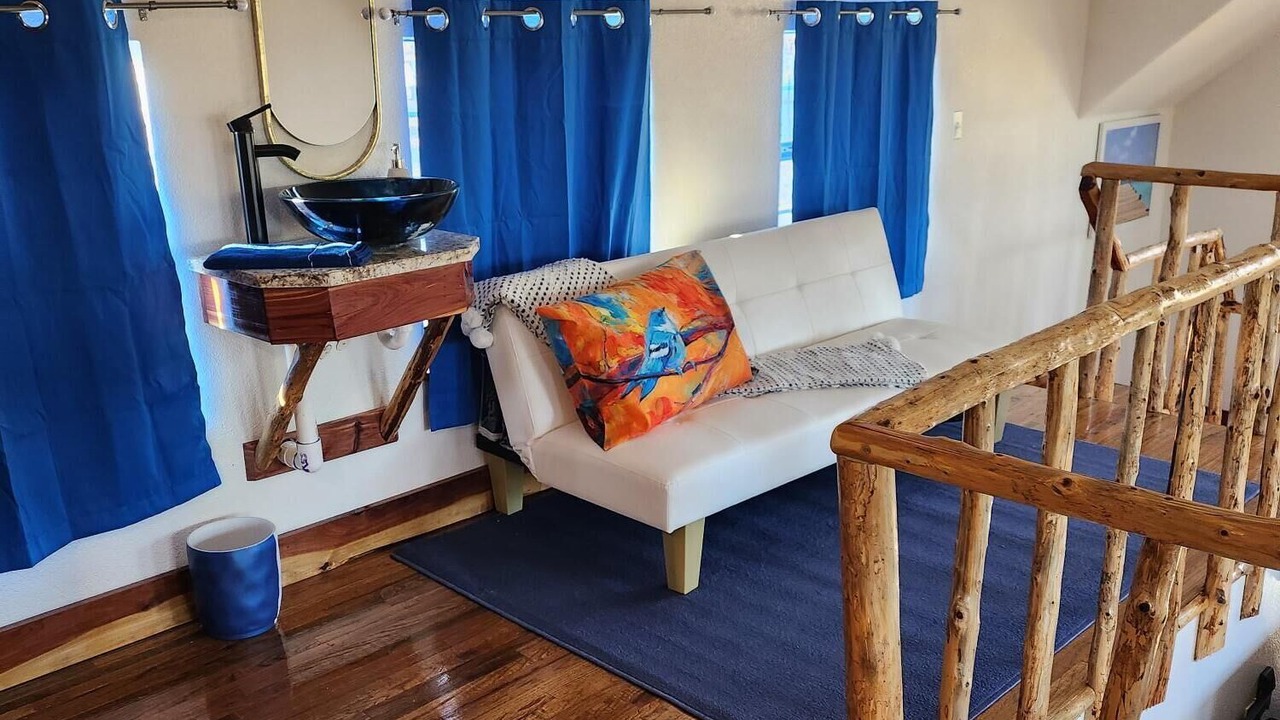 Photo of Livingroom in Cayuga