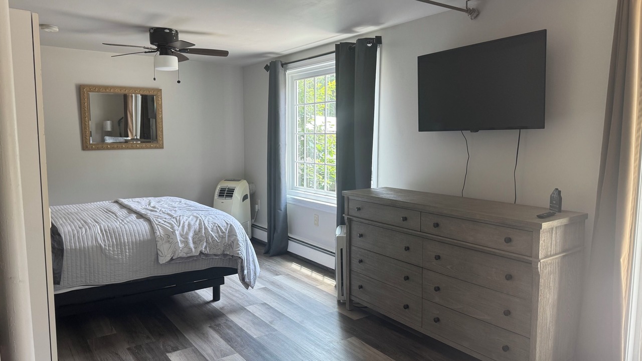 Photo of Bedroom in Killingworth