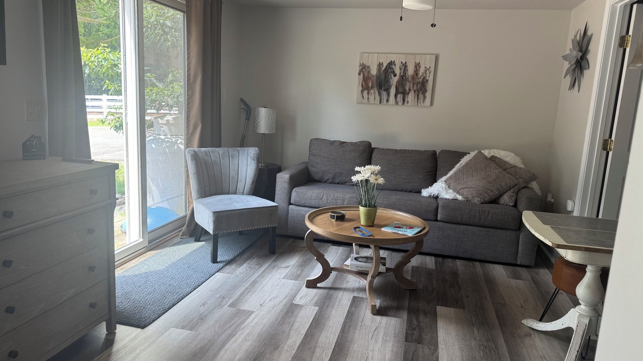 Photo of Livingroom in Killingworth