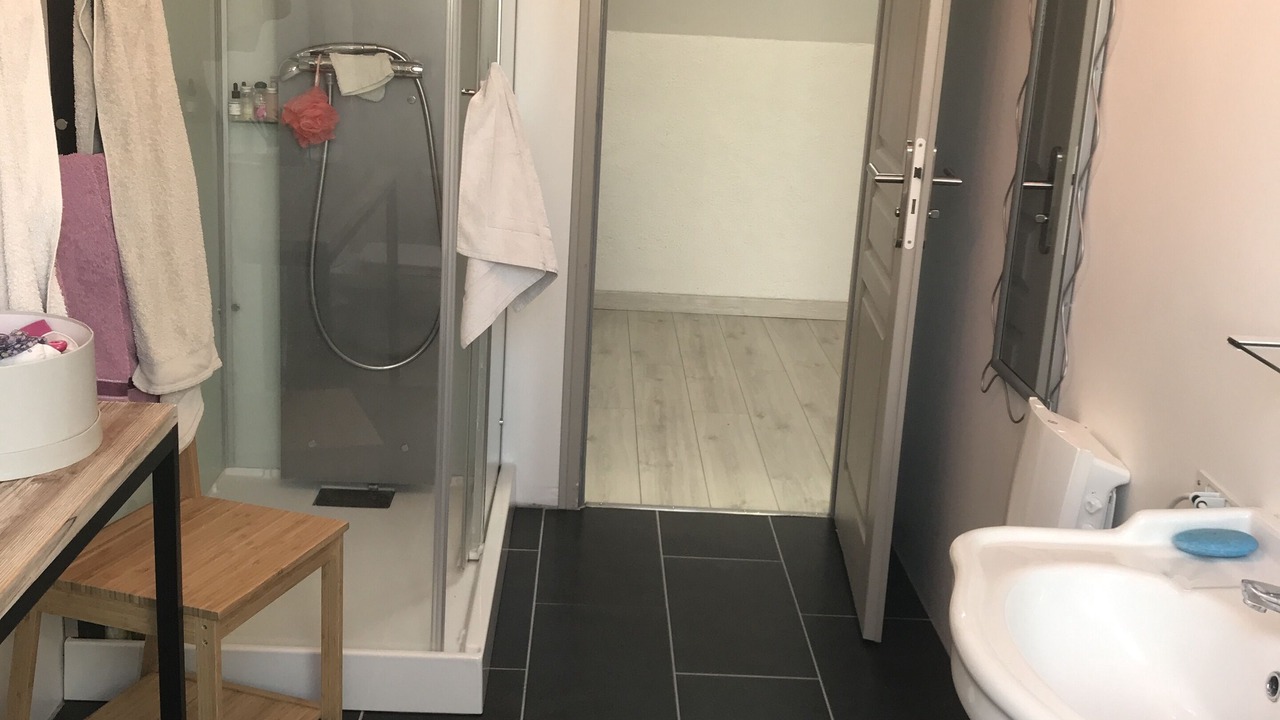Photo of Bathroom in Manthelan