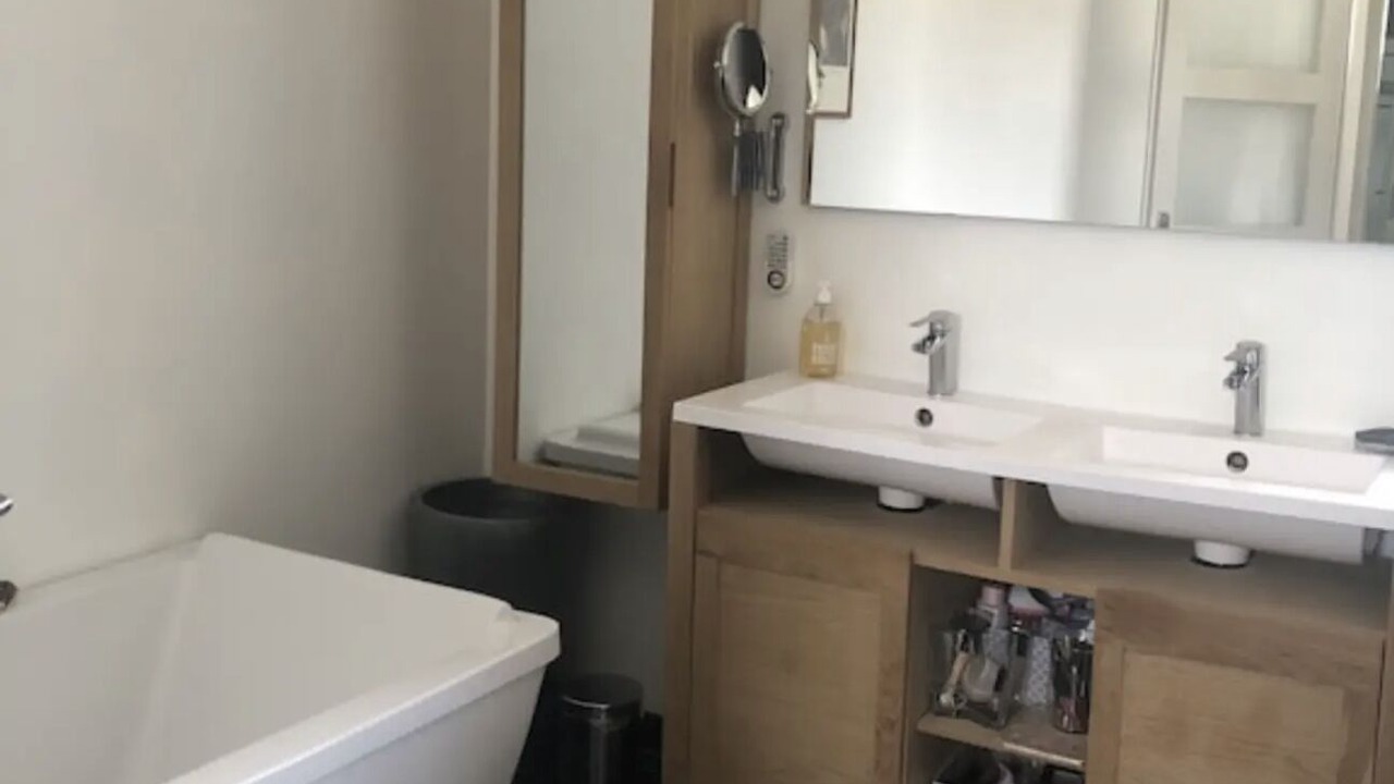 Photo of Bathroom in Manthelan