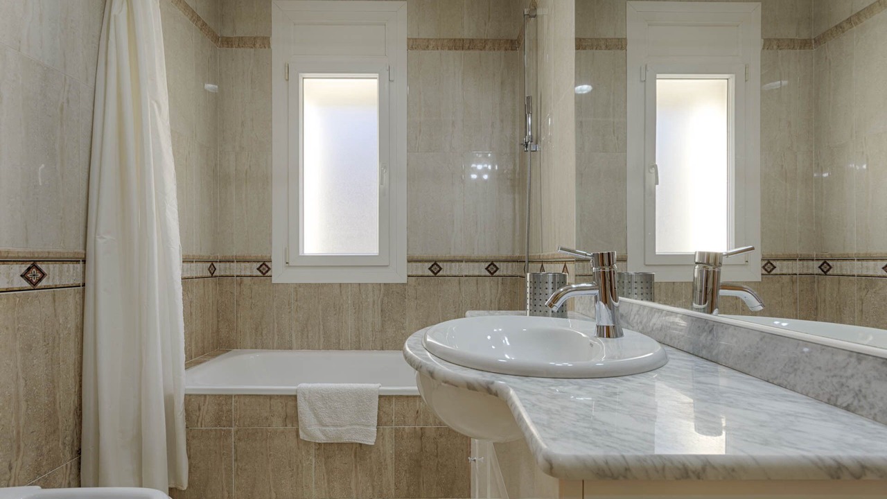 Photo of Bathroom in El Mas Isaac