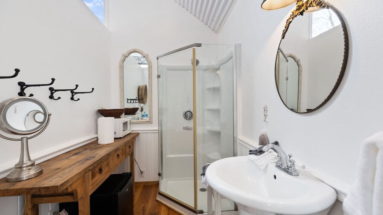 Photo of Bathroom in Round Top