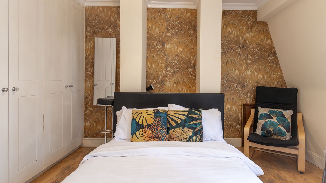 Photo of Others in Tower Hill