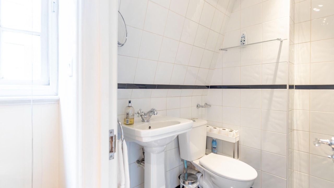 Photo of Others in Tower Hill