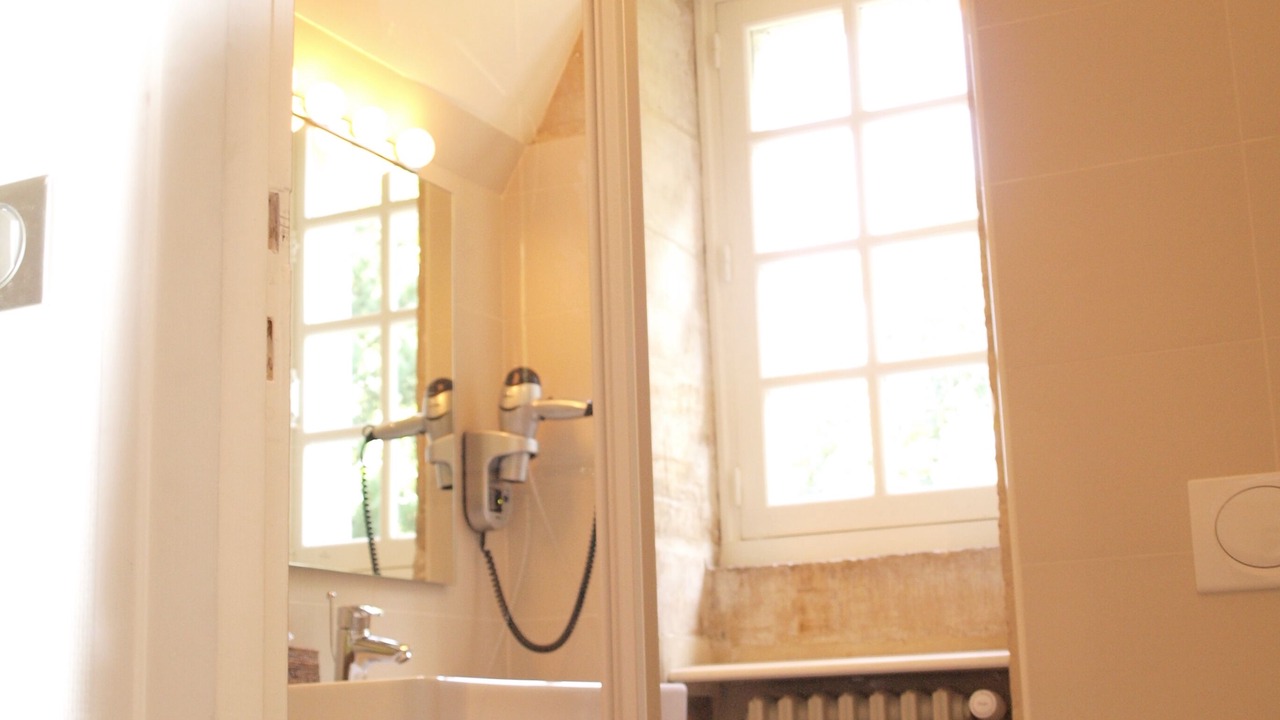 Photo of Bathroom in Crepon
