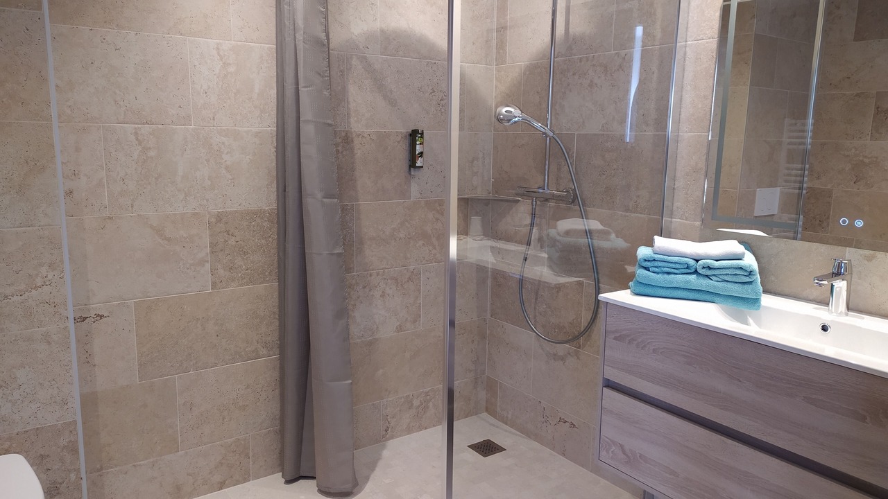 Photo of Bathroom in Crepon