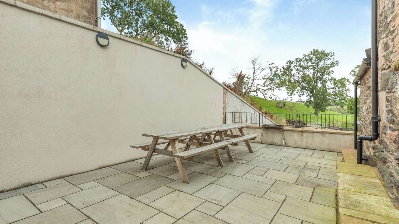 Photo of Outdoor in Scales