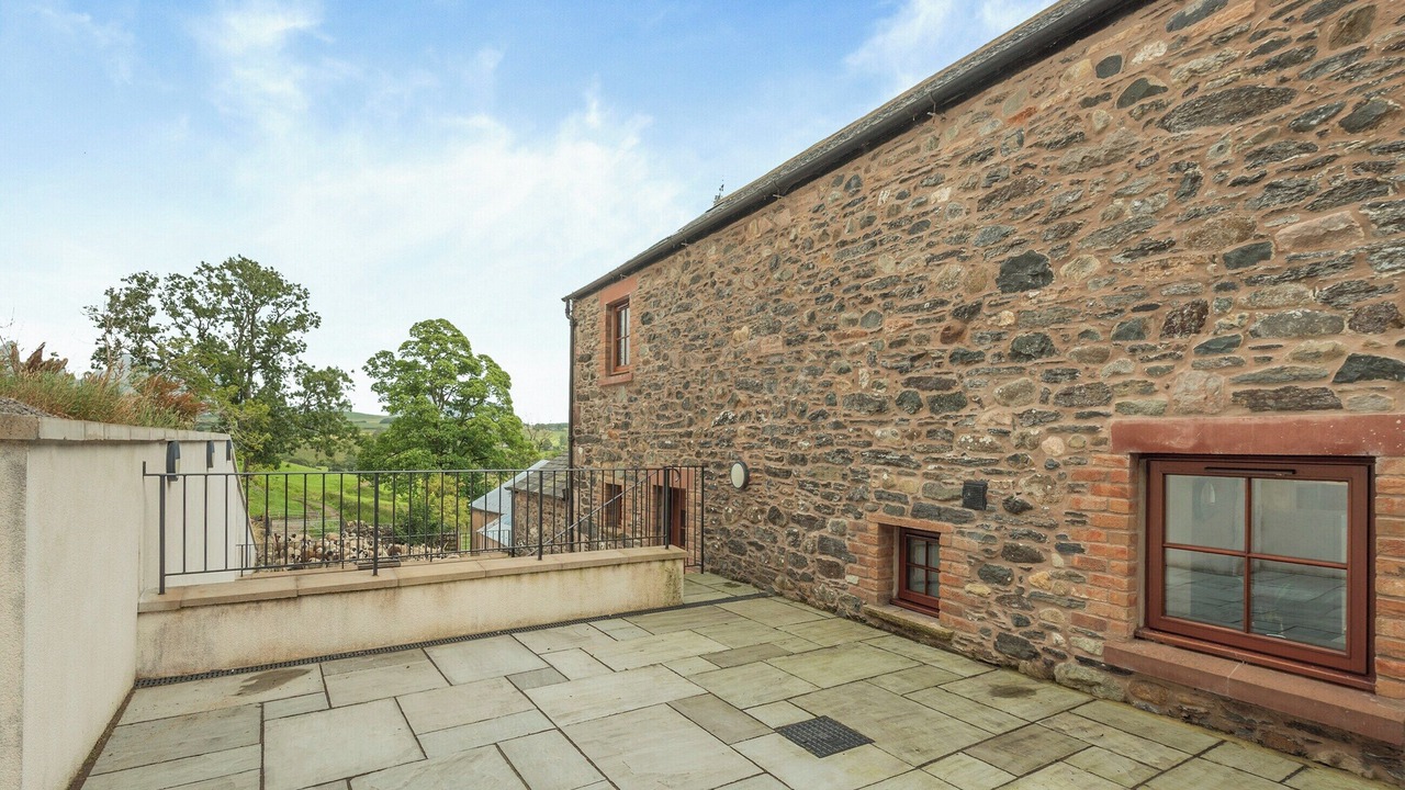 Photo of Outdoor in Scales