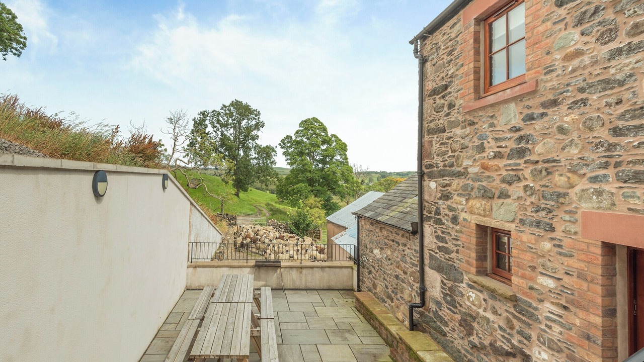 Photo of Outdoor in Scales