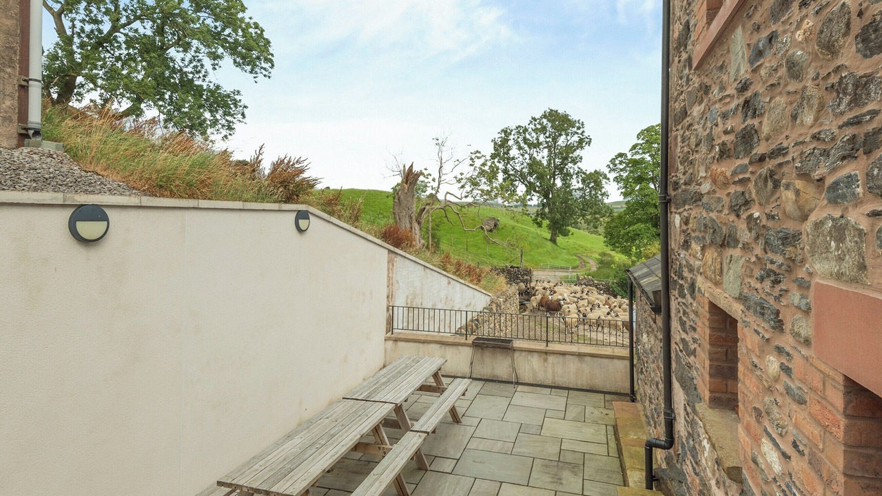 Photo of Outdoor in Scales