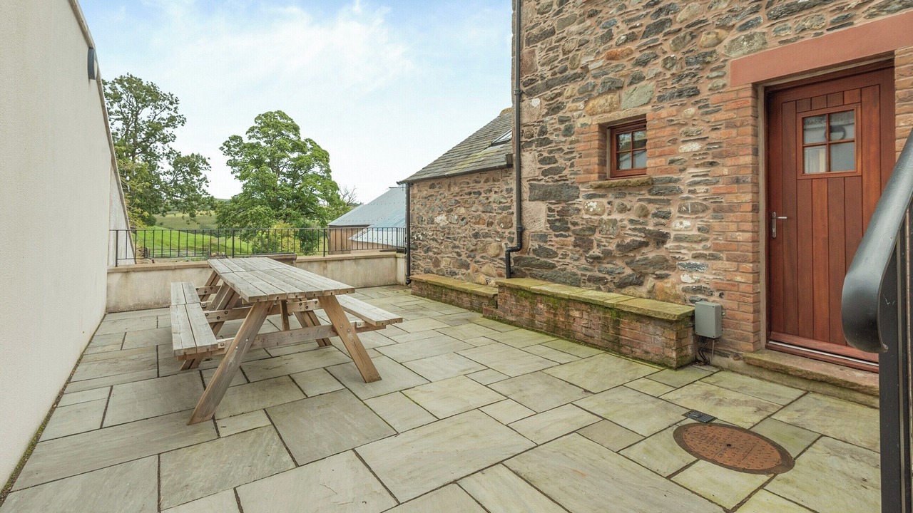 Photo of Outdoor in Scales