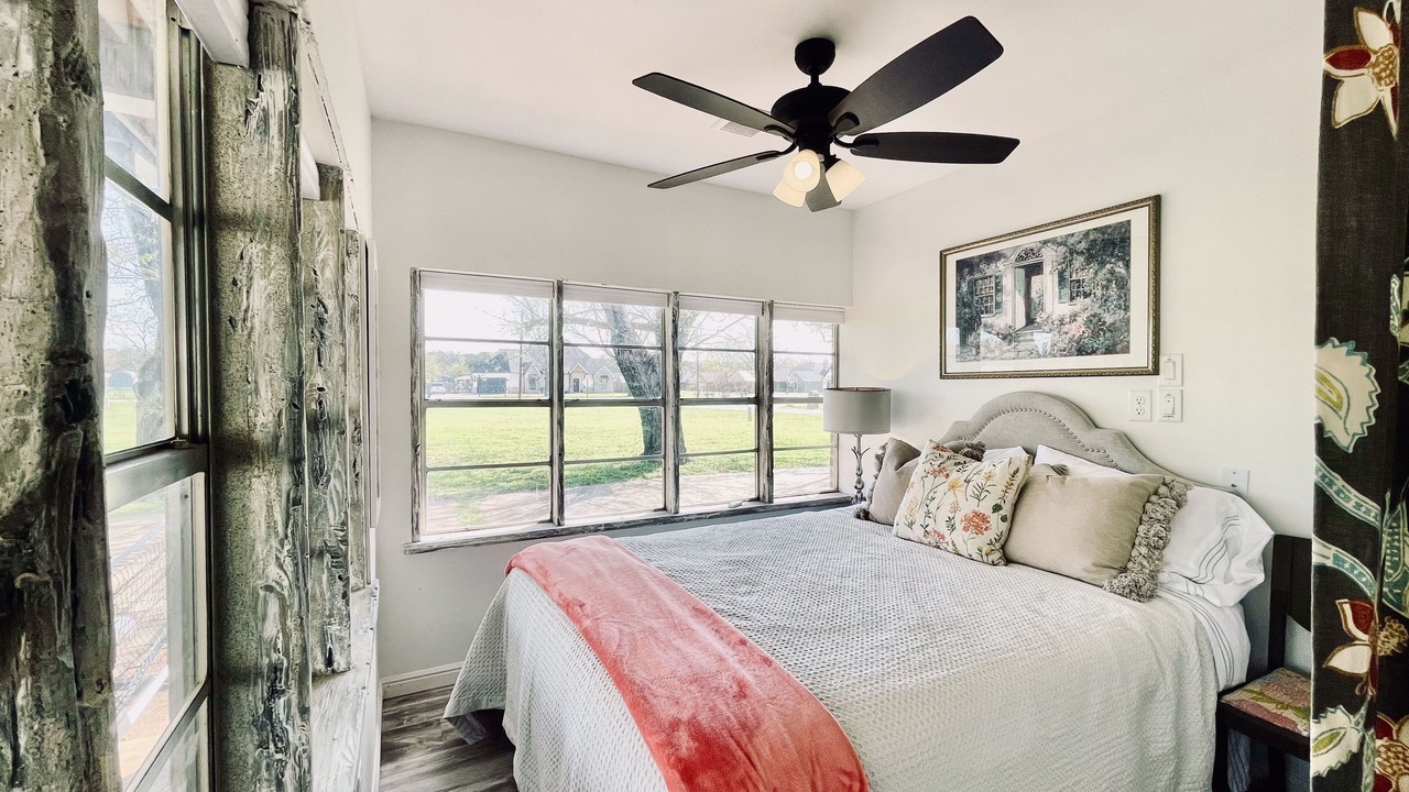 Photo of Bedroom in Granbury
