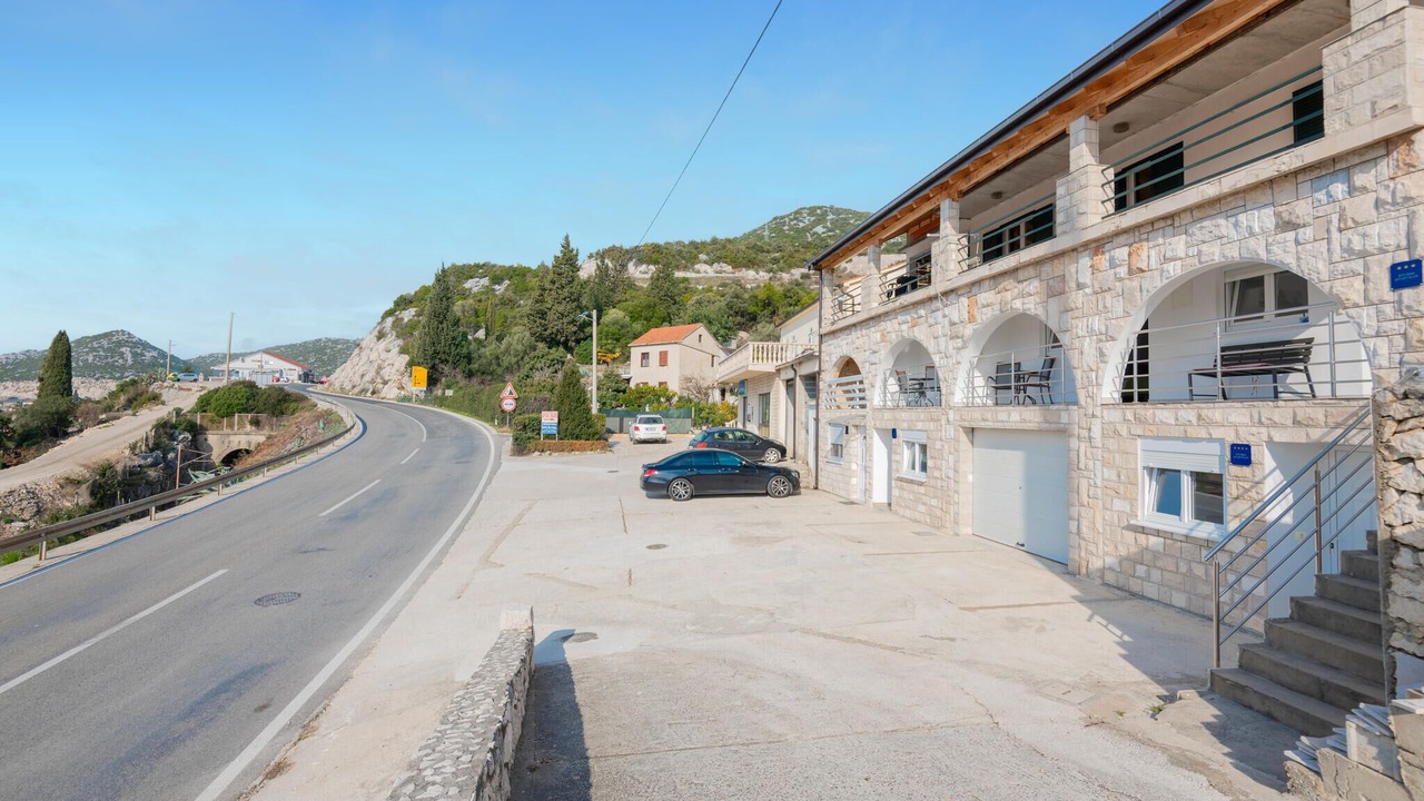 Photo of Others in Ploce