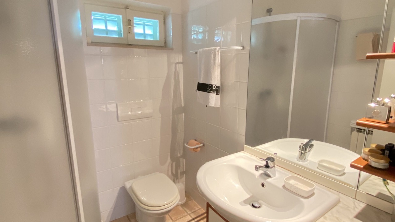 Photo of Bathroom in Duce