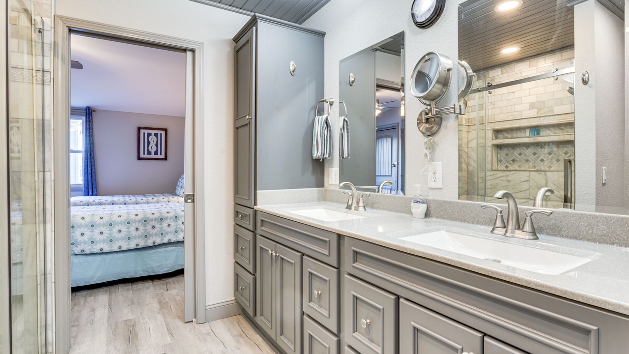 Photo of Bathroom in Roach