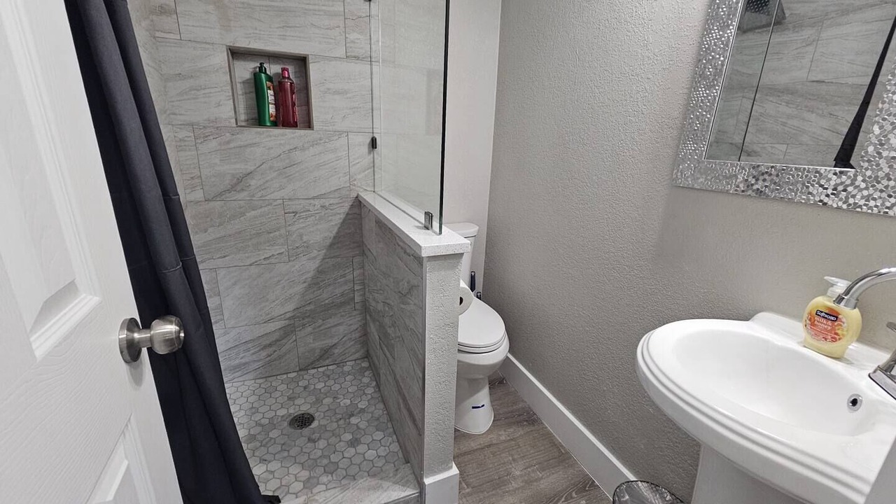 Photo of Bathroom in Montopolis