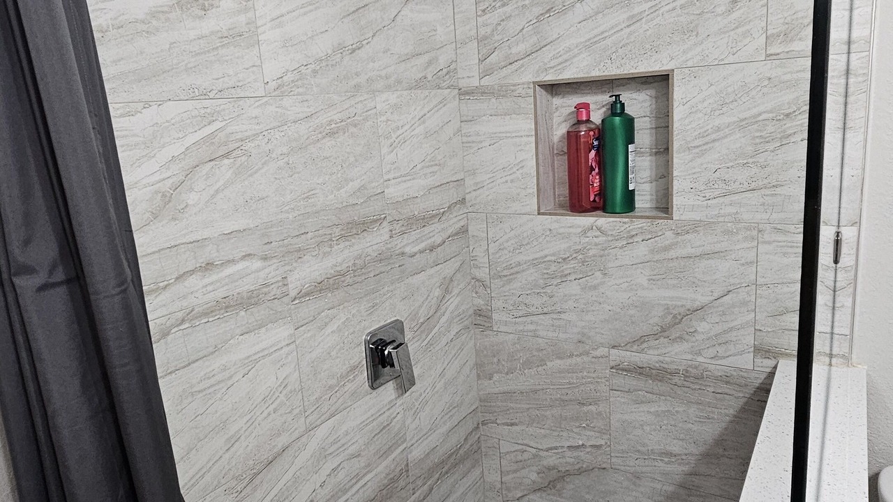 Photo of Bathroom in Montopolis