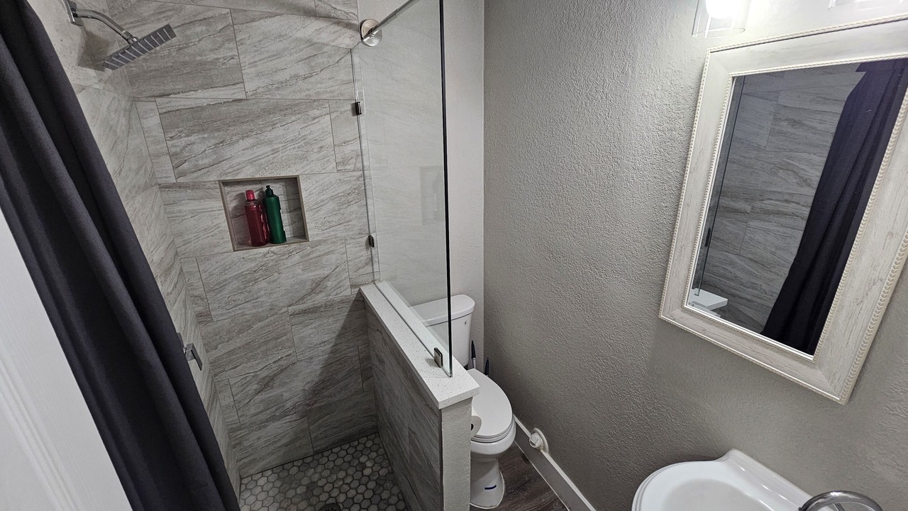 Photo of Bathroom in Montopolis