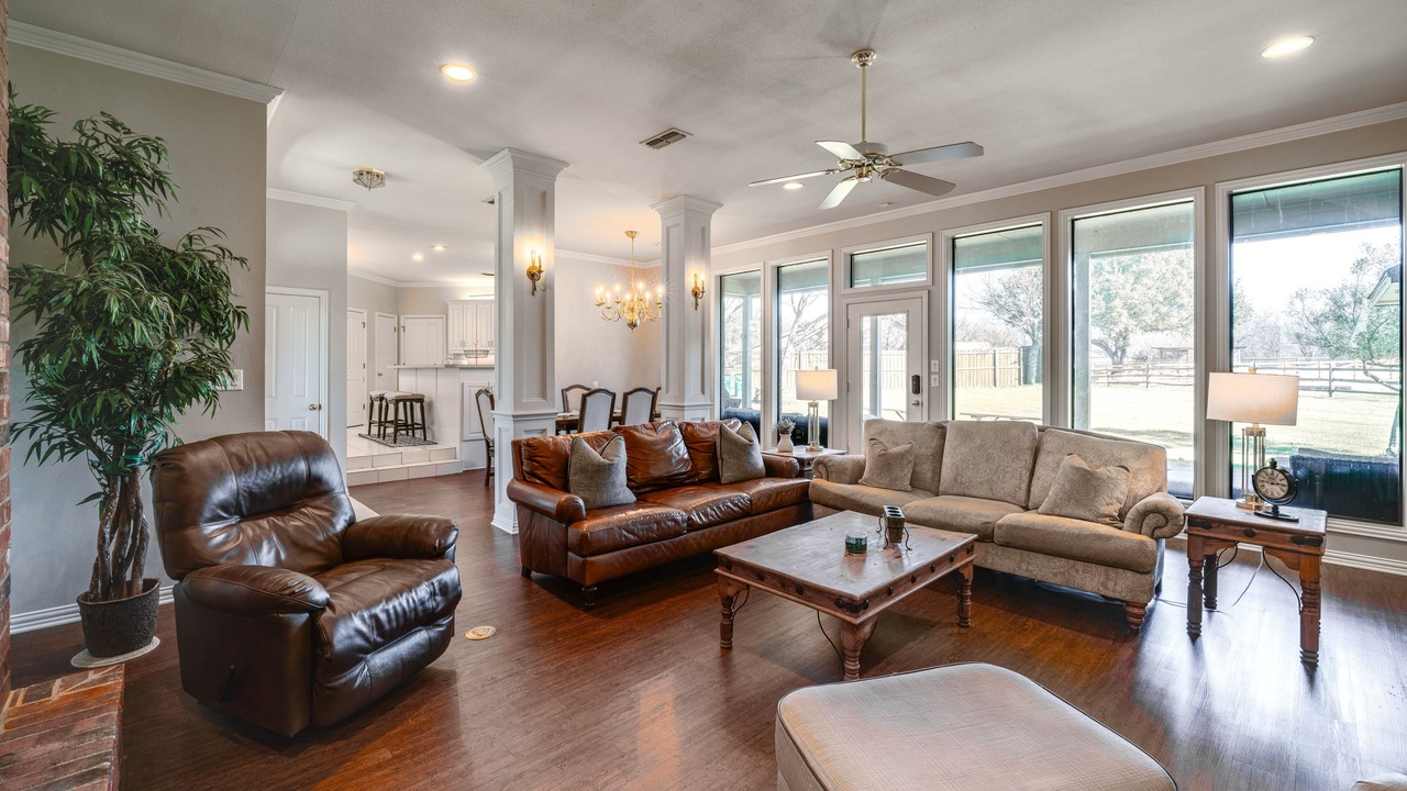 Photo of Livingroom in Aubrey