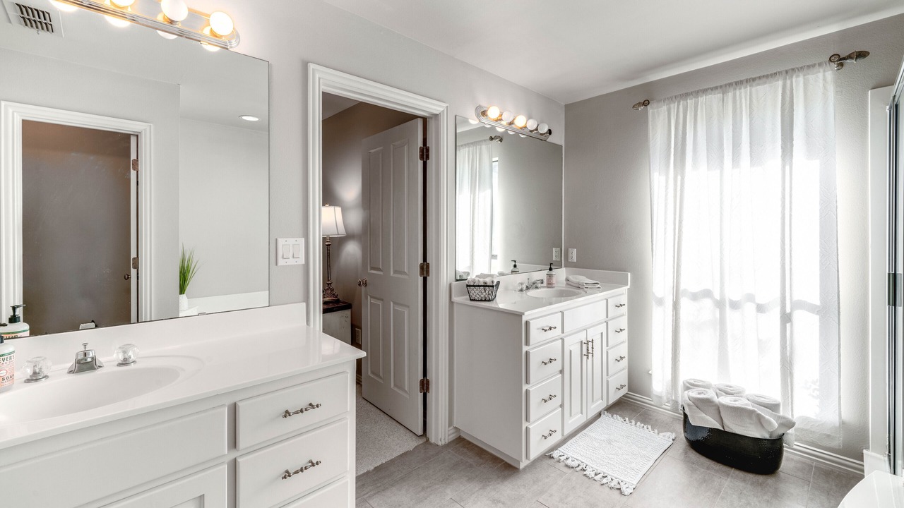 Photo of Bathroom in Aubrey