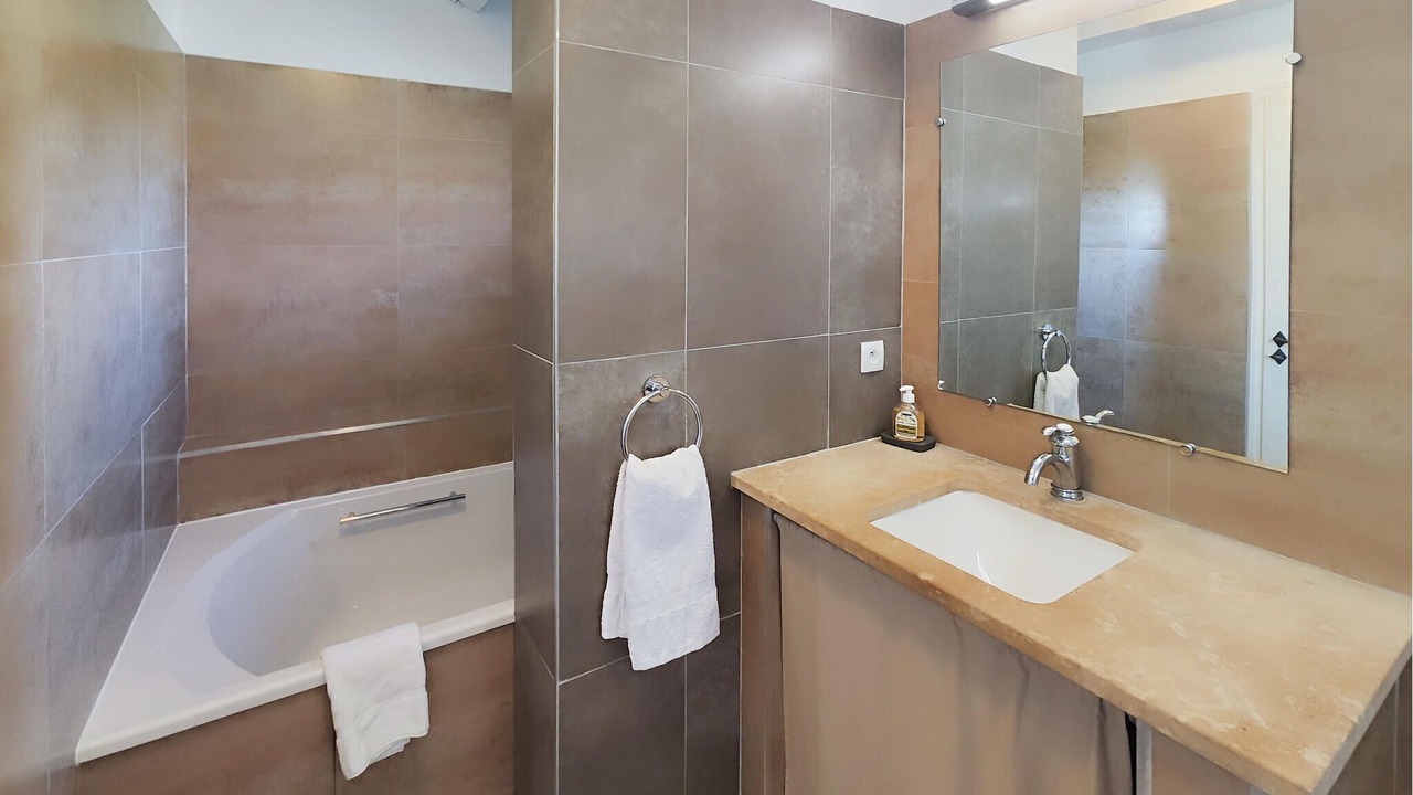 Photo of Bathroom in Saint-Laurent-de-la-Cabrerisse