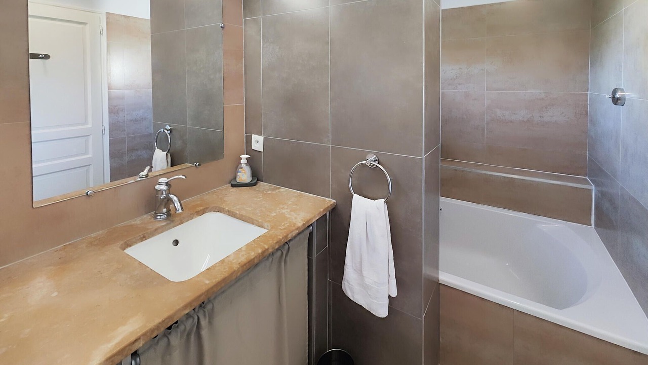 Photo of Bathroom in Saint-Laurent-de-la-Cabrerisse