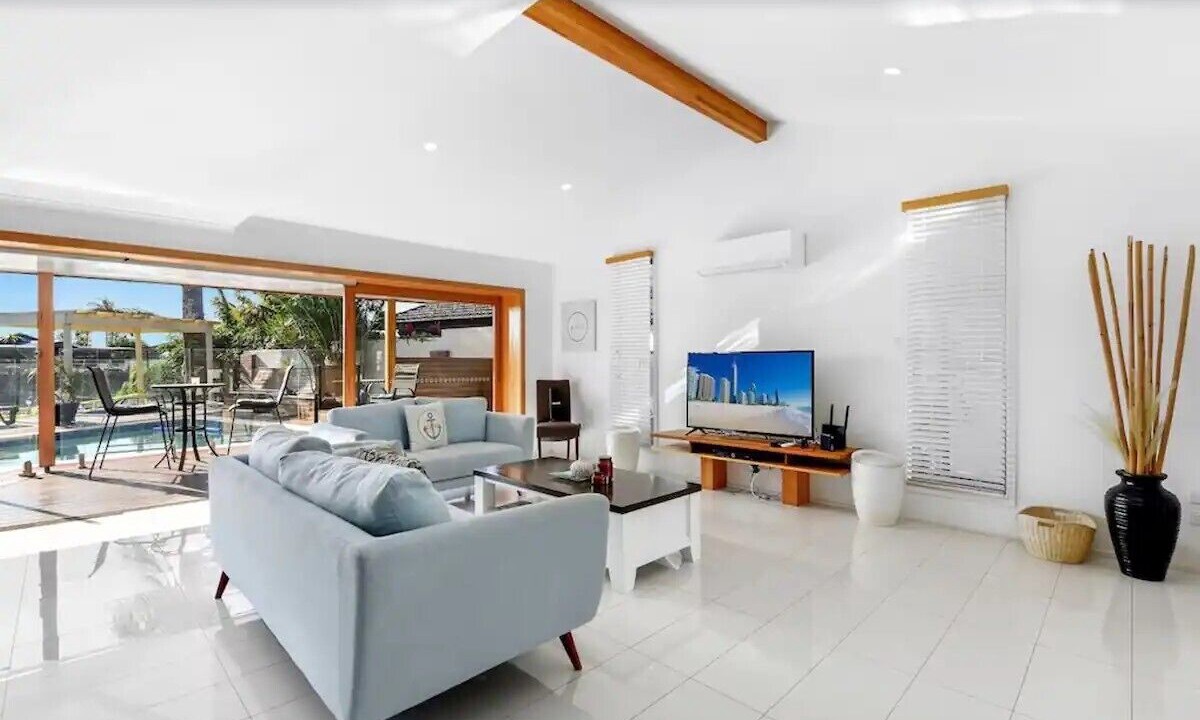 Photo of Livingroom in Broadbeach Waters