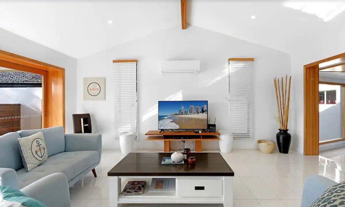 Photo of Livingroom in Broadbeach Waters