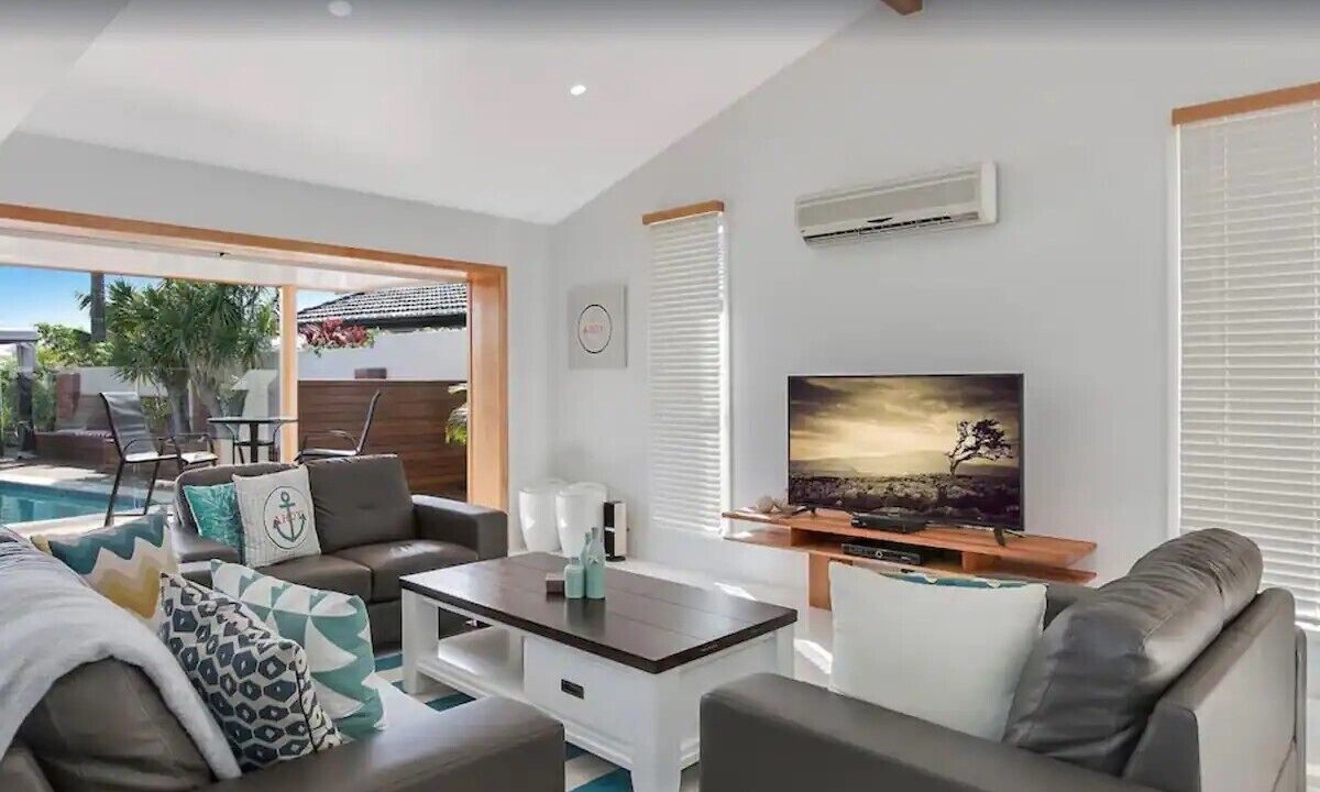 Photo of Livingroom in Broadbeach Waters