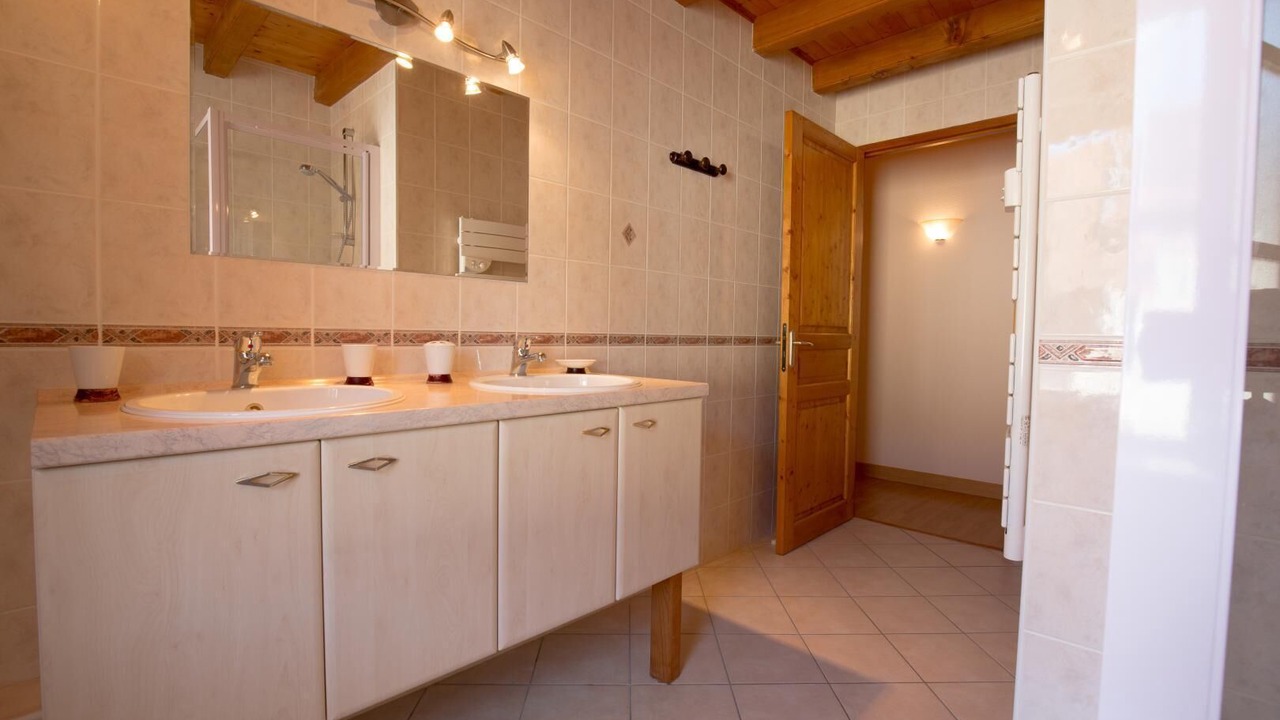 Photo of Bathroom in Peyrieu