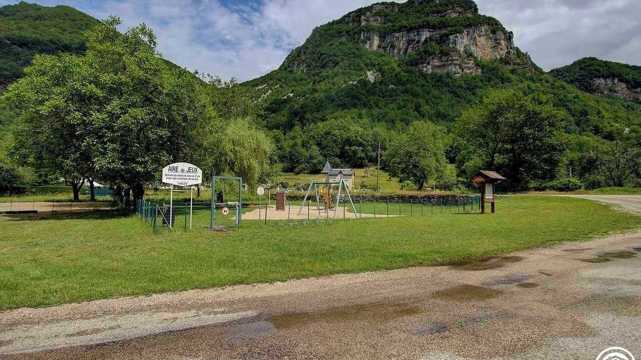 Photo of Others in Chaley