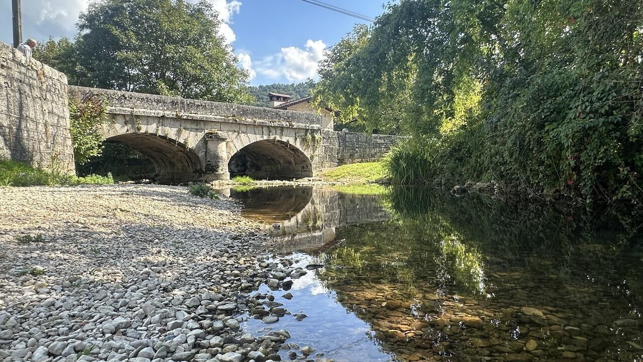 Photo of Others in Poncin