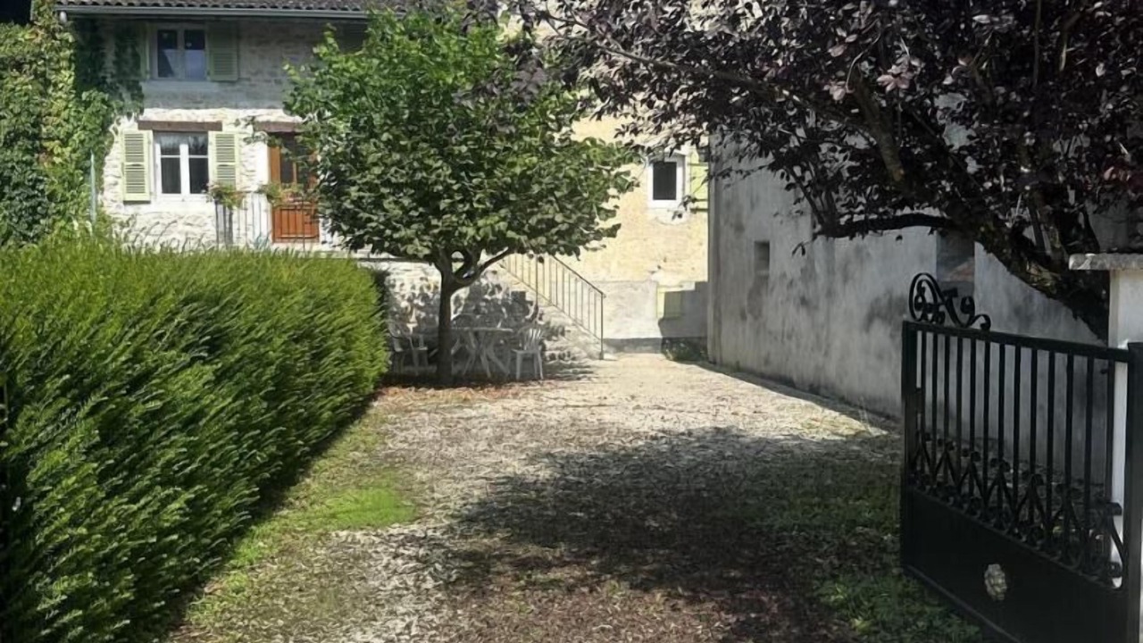 Photo of Outdoor in Poncin