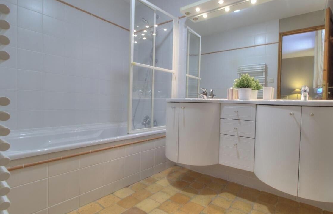 Photo of Bathroom in Illiat
