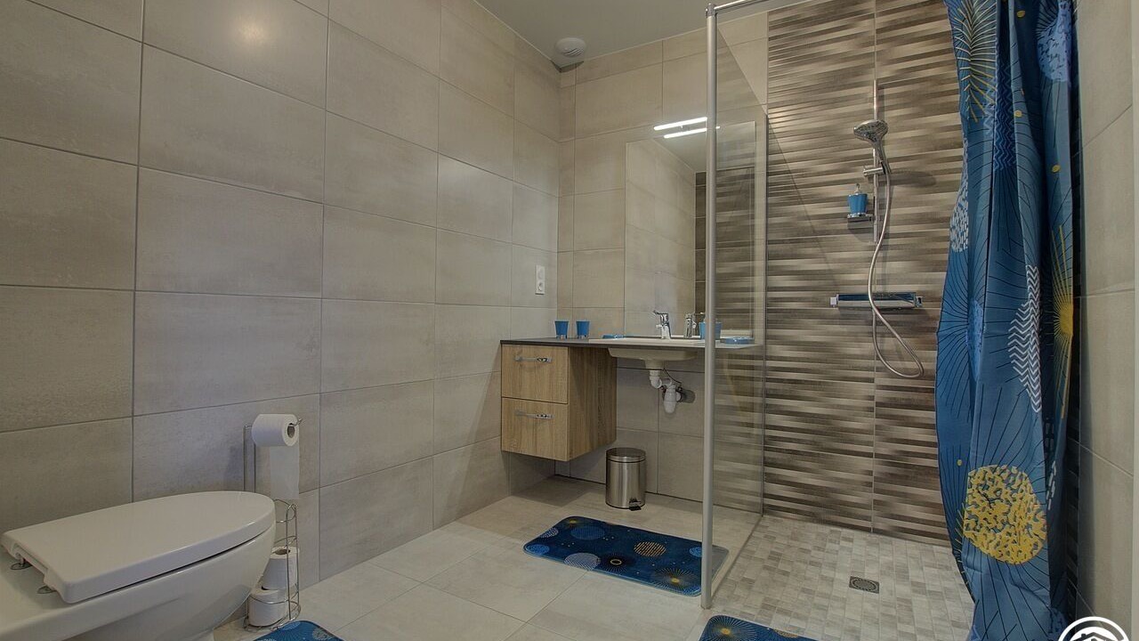 Photo of Bathroom in Peronnas