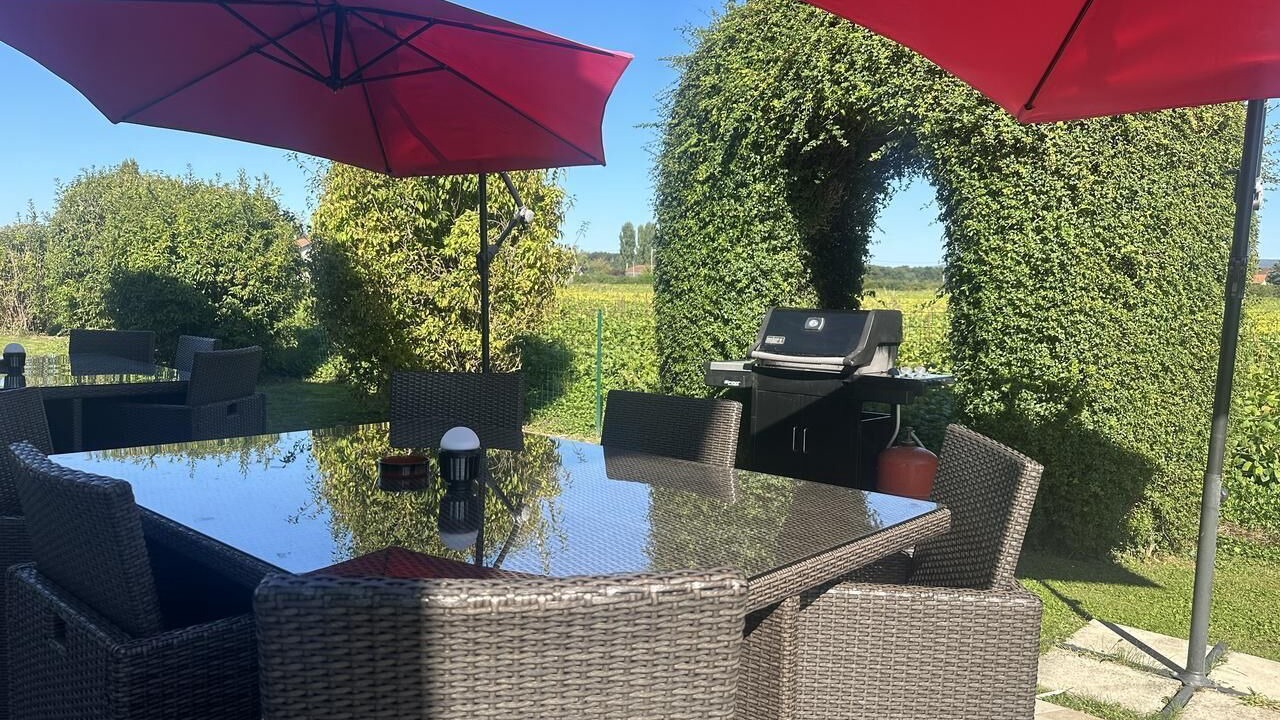 Photo of Outdoor in Peronnas