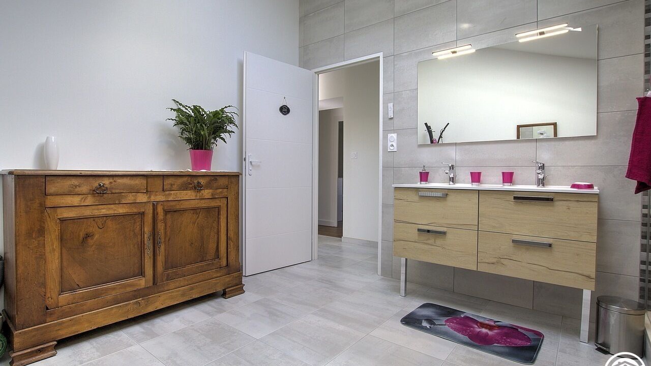 Photo of Bathroom in Peronnas