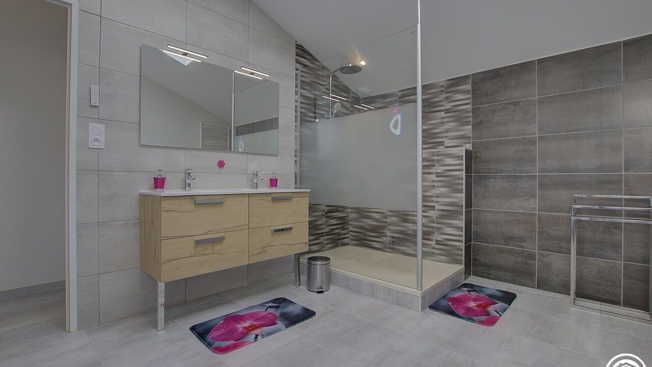 Photo of Bathroom in Peronnas