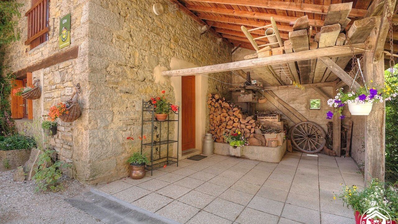 Photo of Patio Balcony in Boyeux-Saint-Jerome